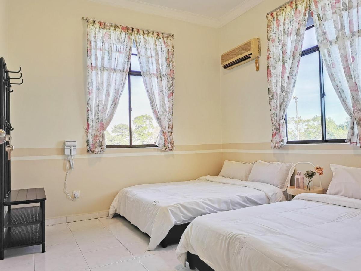 Yussy Homestay At Afamosa Bungalow Alor Gajah Esterno foto